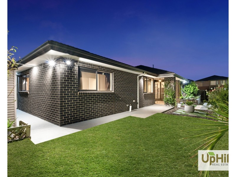 11 Handsome Avenue, Clyde North VIC 3978