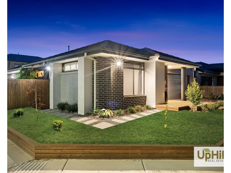 11 Handsome Avenue, Clyde North VIC 3978