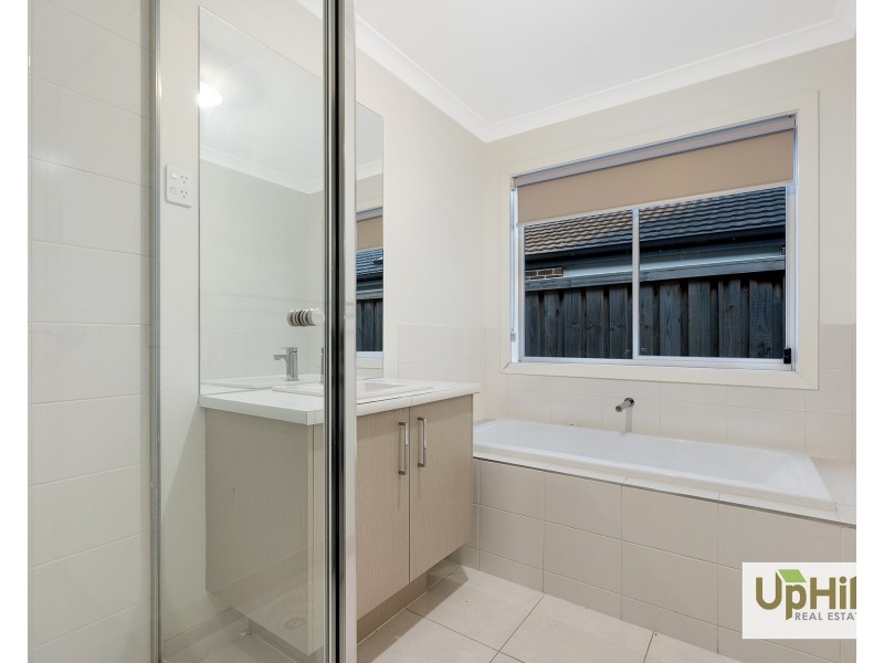 20 Sandymount Drive, Clyde North VIC 3978