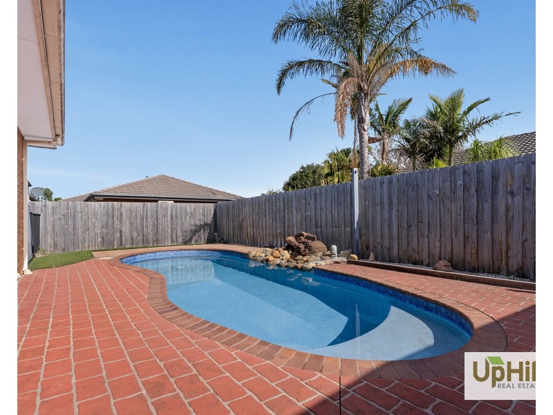 21 Cornwell Cres, Cranbourne East VIC 3977