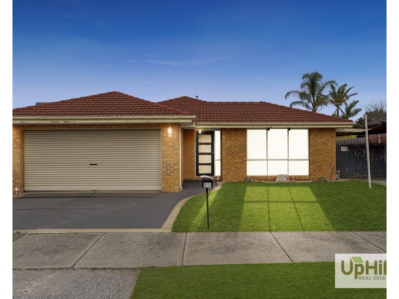 21 Cornwell Cres, Cranbourne East VIC 3977