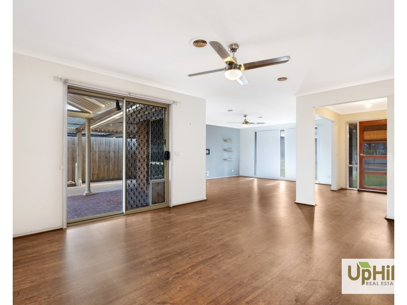 21 Cornwell Cres, Cranbourne East VIC 3977