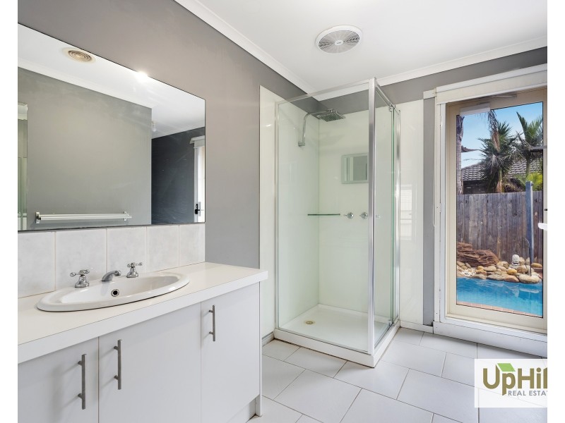 21 Cornwell Cres, Cranbourne East VIC 3977