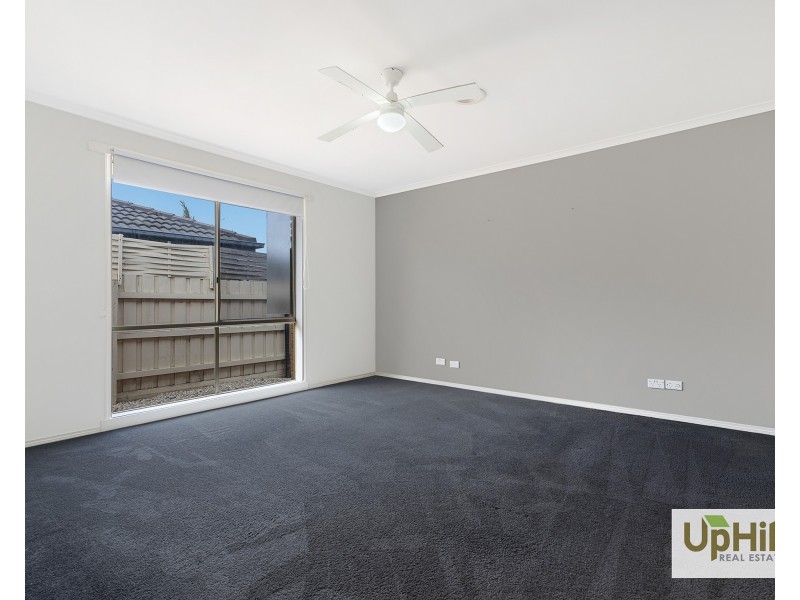 21 Cornwell Cres, Cranbourne East VIC 3977