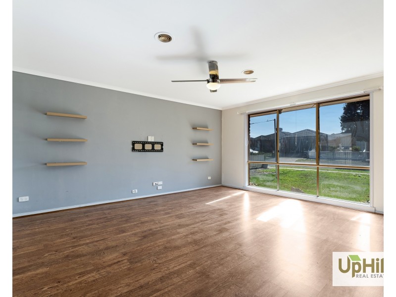 21 Cornwell Cres, Cranbourne East VIC 3977