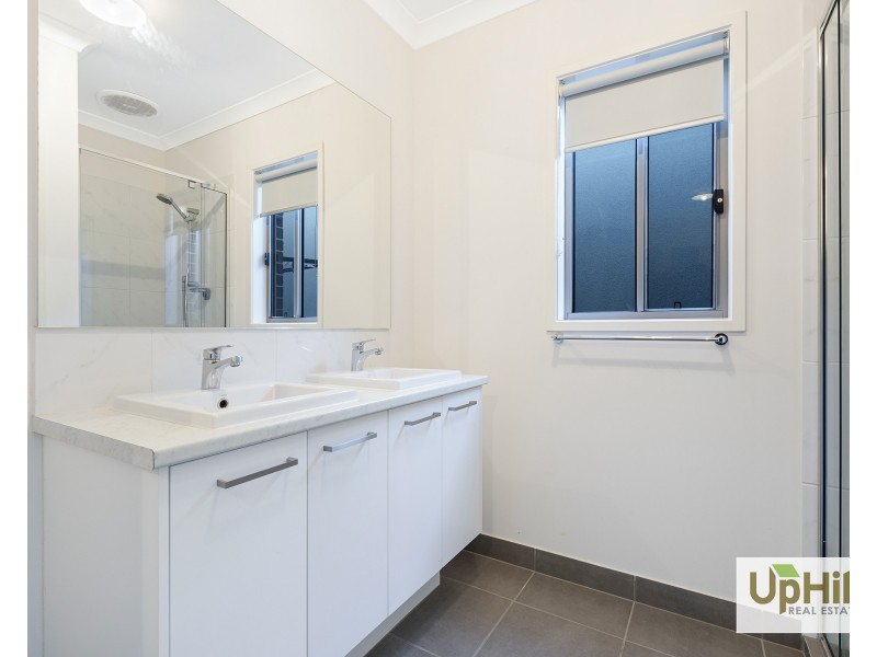 23 Colonnade Street, Clyde North VIC 3978