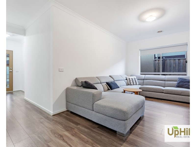 23 Colonnade Street, Clyde North VIC 3978