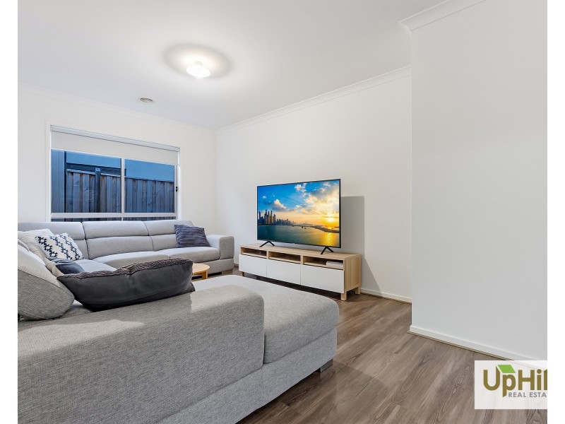 23 Colonnade Street, Clyde North VIC 3978