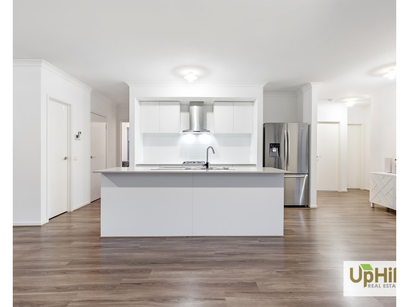 23 Colonnade Street, Clyde North VIC 3978