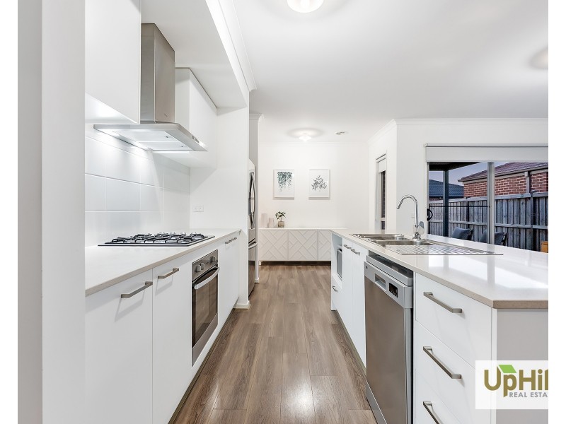 23 Colonnade Street, Clyde North VIC 3978