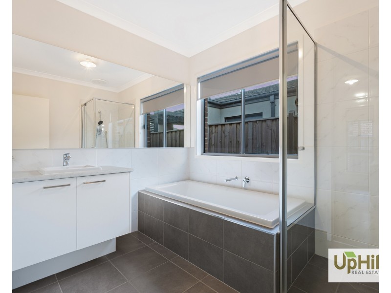 23 Colonnade Street, Clyde North VIC 3978