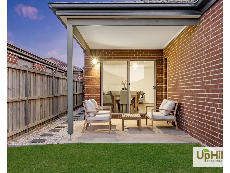 23 Colonnade Street, Clyde North VIC 3978