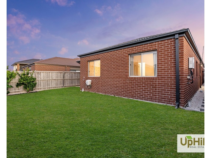 23 Colonnade Street, Clyde North VIC 3978
