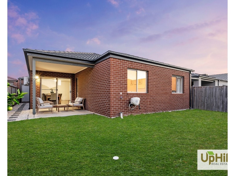 23 Colonnade Street, Clyde North VIC 3978