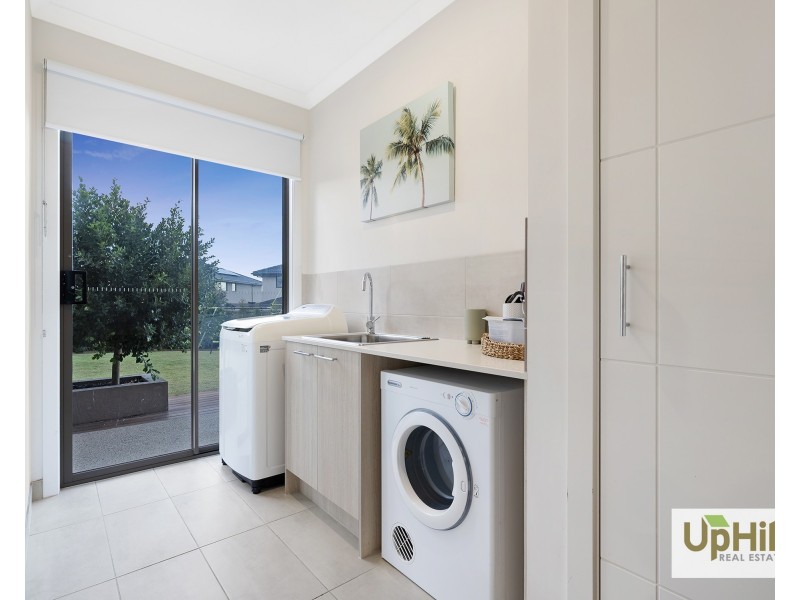 25 Holgate Avenue, Clyde North VIC 3978