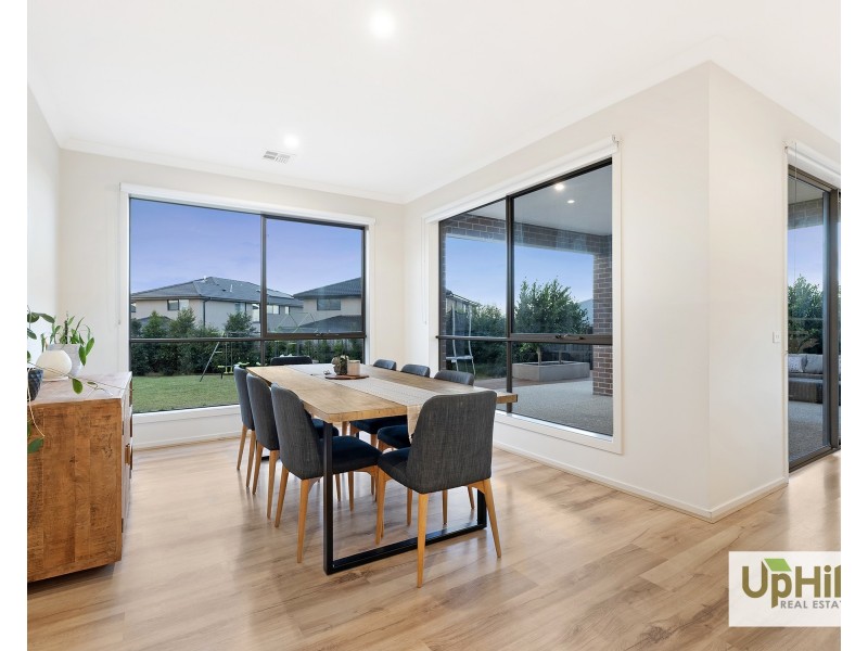 25 Holgate Avenue, Clyde North VIC 3978