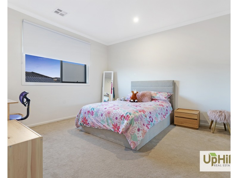 25 Holgate Avenue, Clyde North VIC 3978