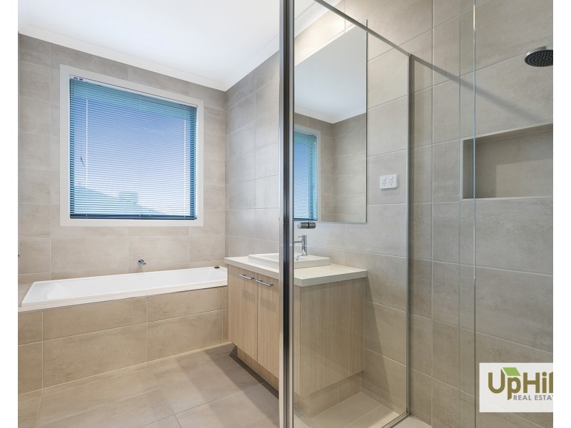 25 Holgate Avenue, Clyde North VIC 3978