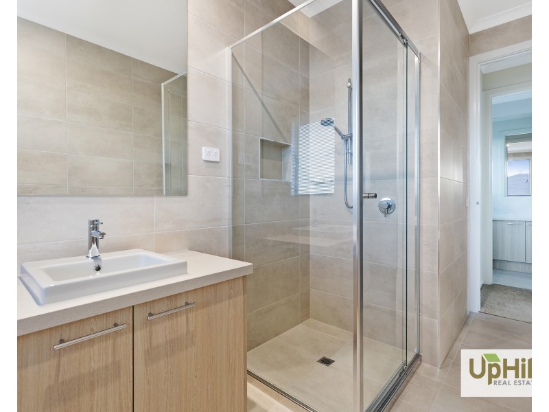 25 Holgate Avenue, Clyde North VIC 3978