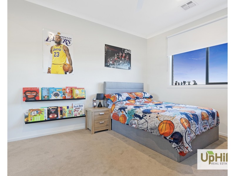 25 Holgate Avenue, Clyde North VIC 3978