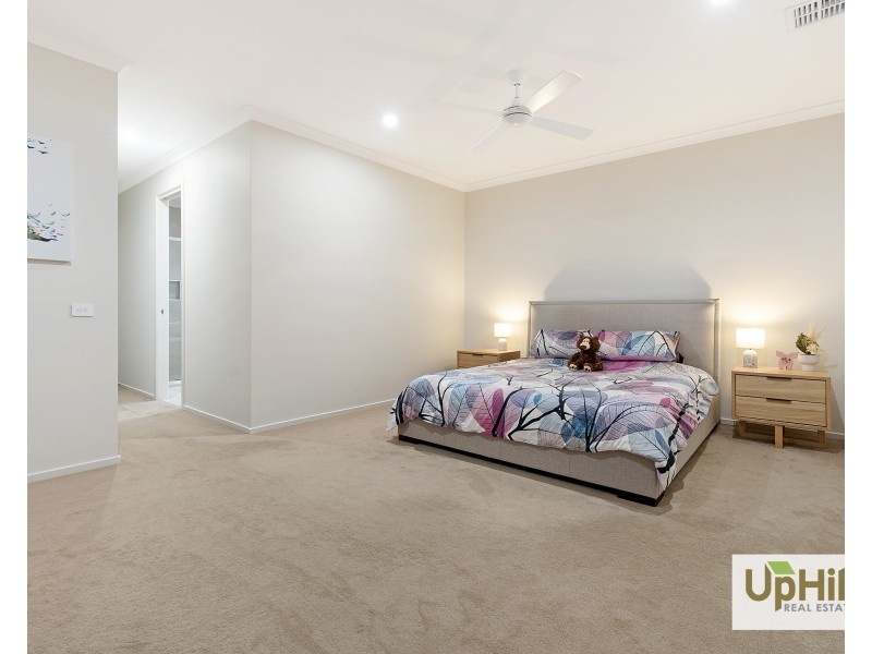 25 Holgate Avenue, Clyde North VIC 3978