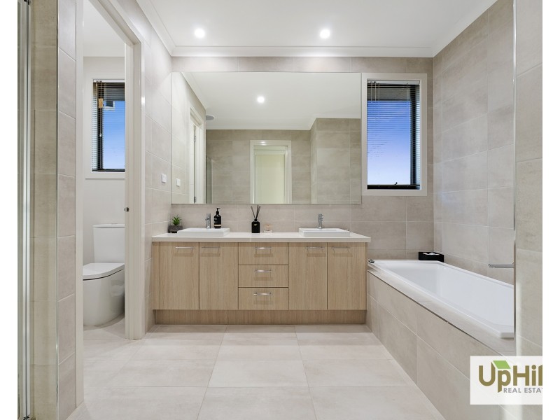 25 Holgate Avenue, Clyde North VIC 3978