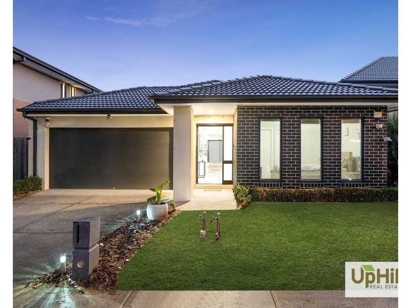 226 Heather Grove, Clyde North VIC 3978