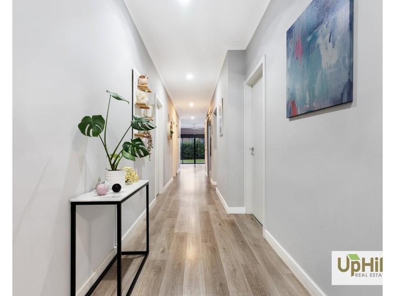 226 Heather Grove, Clyde North VIC 3978