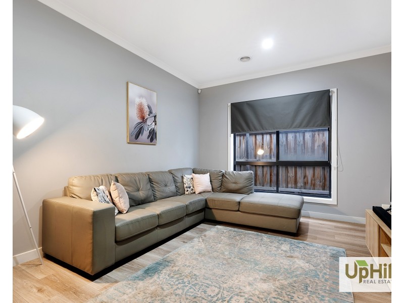 226 Heather Grove, Clyde North VIC 3978