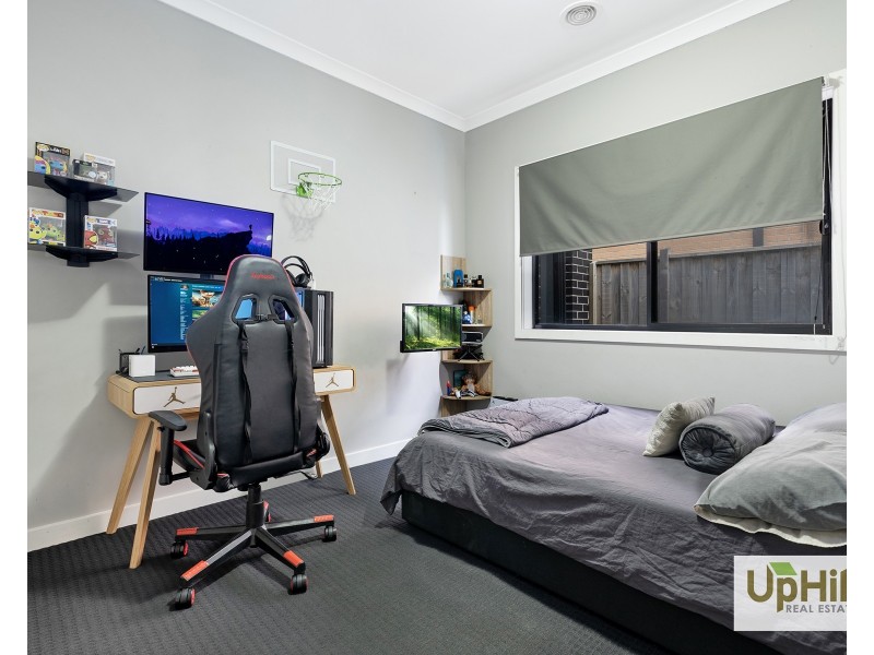 226 Heather Grove, Clyde North VIC 3978