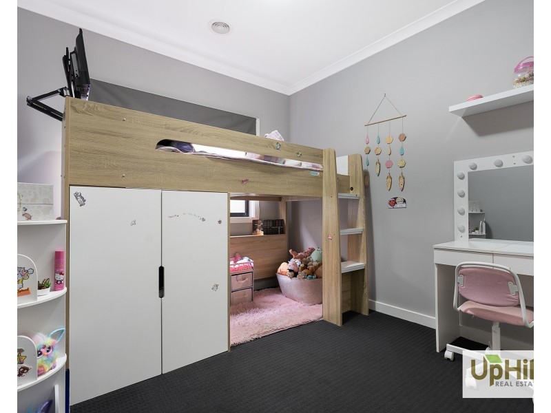 226 Heather Grove, Clyde North VIC 3978