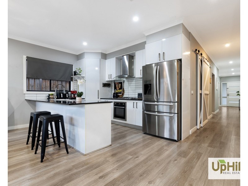 226 Heather Grove, Clyde North VIC 3978