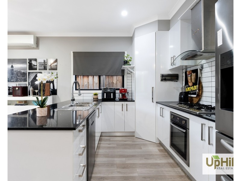 226 Heather Grove, Clyde North VIC 3978