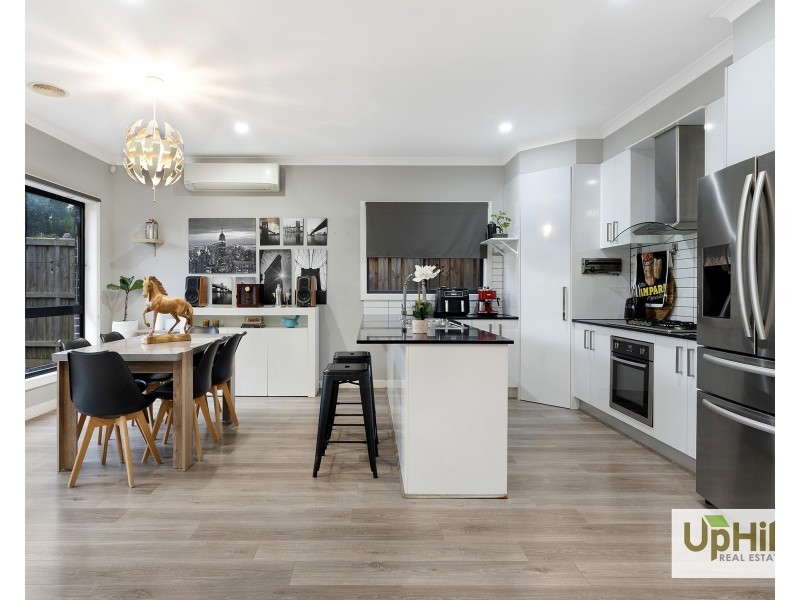 226 Heather Grove, Clyde North VIC 3978