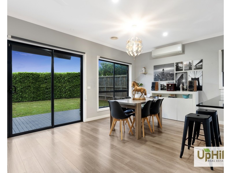 226 Heather Grove, Clyde North VIC 3978