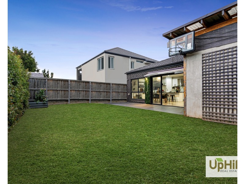 226 Heather Grove, Clyde North VIC 3978