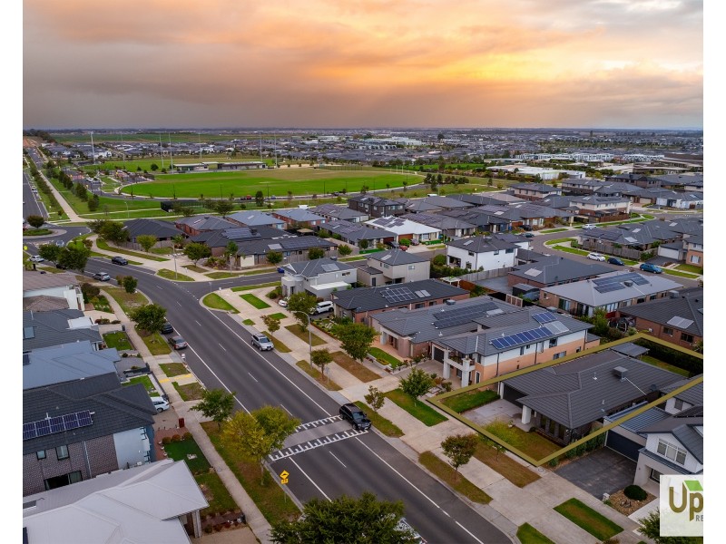 226 Heather Grove, Clyde North VIC 3978