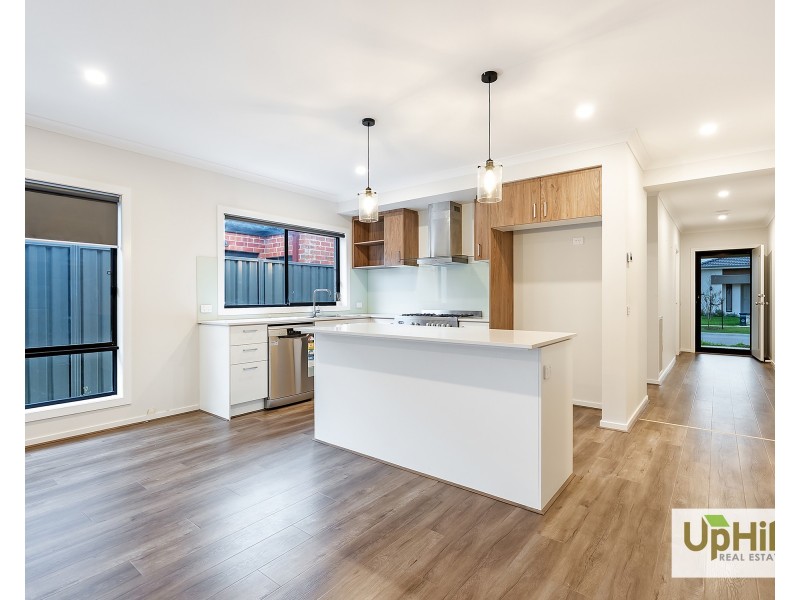 31 Thulian Street, Clyde North VIC 3978