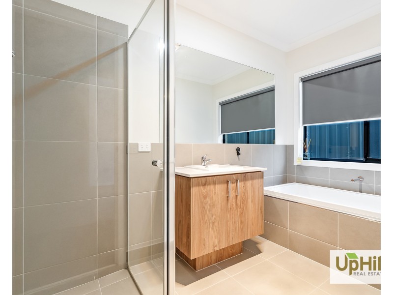 31 Thulian Street, Clyde North VIC 3978