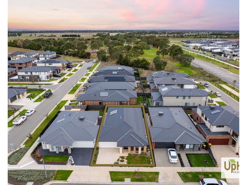 31 Thulian Street, Clyde North VIC 3978