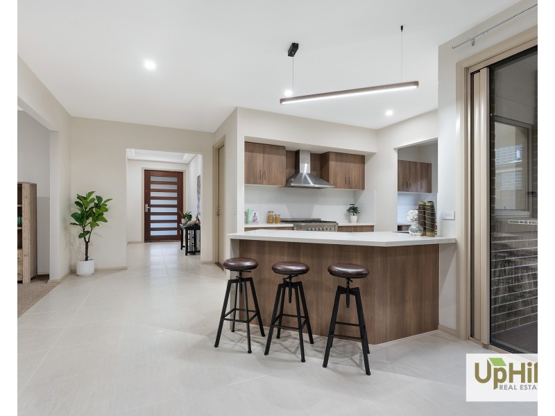 14 Speargrass Close, Clyde North VIC 3978