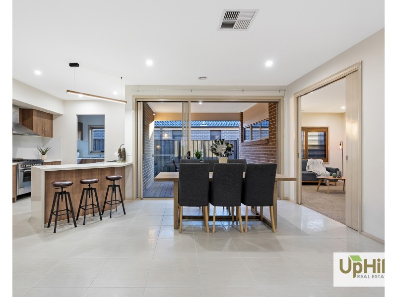 14 Speargrass Close, Clyde North VIC 3978