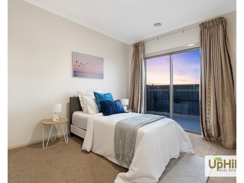 14 Speargrass Close, Clyde North VIC 3978