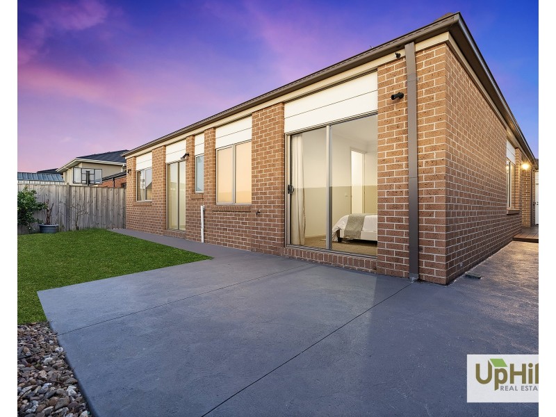 14 Speargrass Close, Clyde North VIC 3978