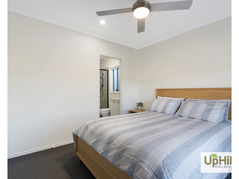 29 Kunlun Crescent, Clyde North VIC 3978