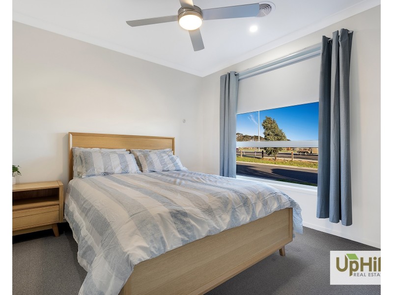 29 Kunlun Crescent, Clyde North VIC 3978