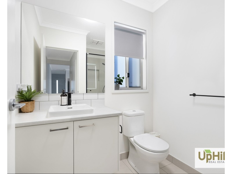 29 Kunlun Crescent, Clyde North VIC 3978