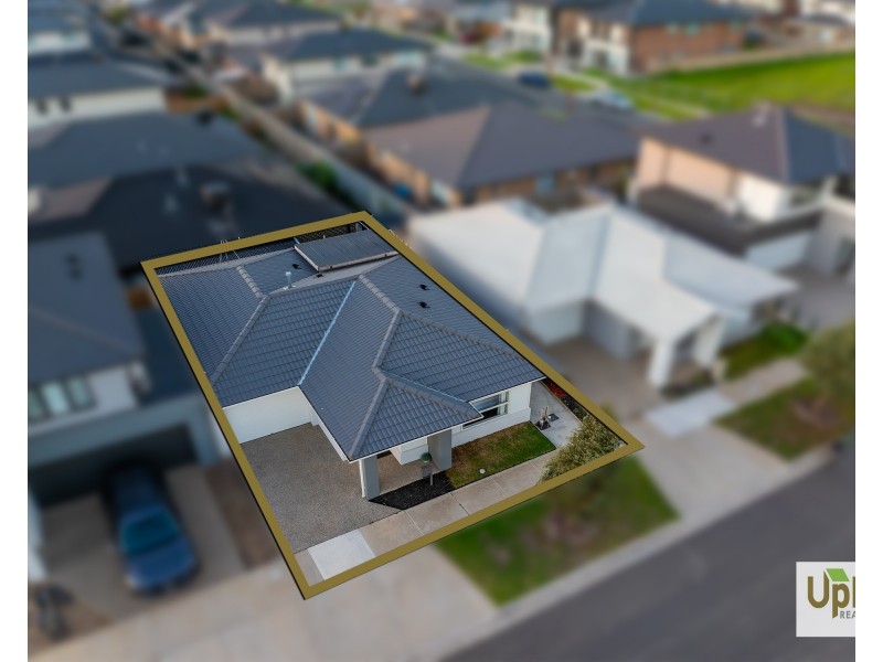 29 Kunlun Crescent, Clyde North VIC 3978