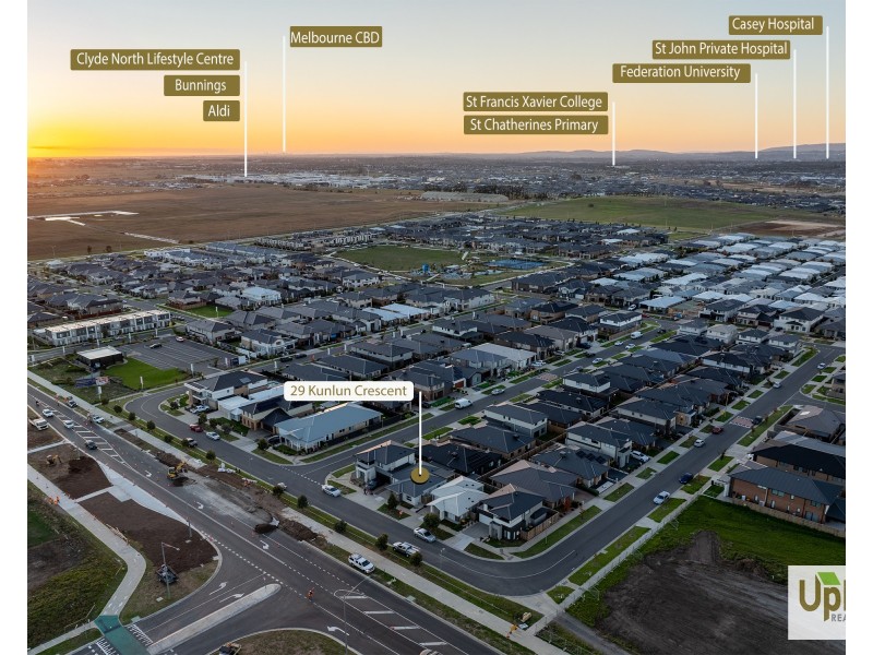 29 Kunlun Crescent, Clyde North VIC 3978