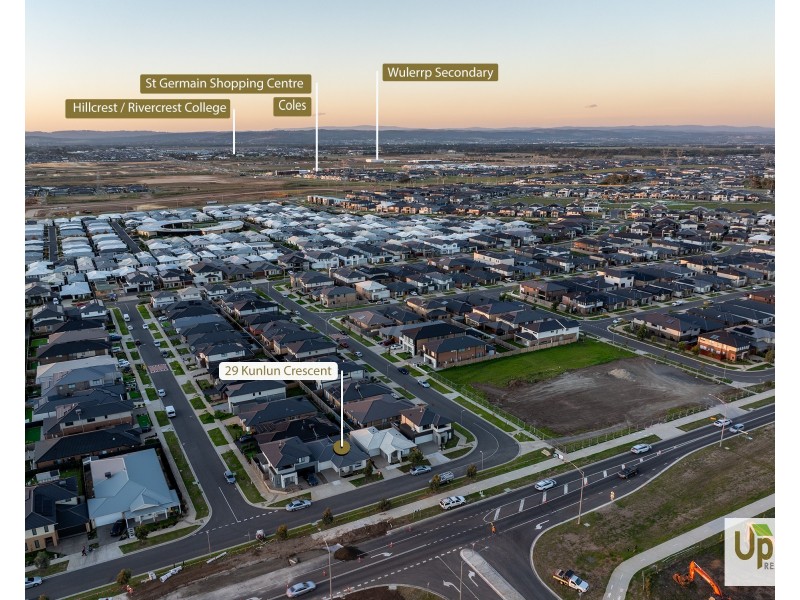 29 Kunlun Crescent, Clyde North VIC 3978
